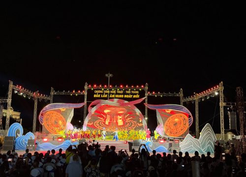 Chương trình nghệ thuật-thời trang “Đắk Lắk-Âm vang ngày mới”